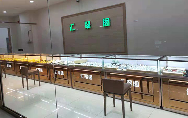 高性價比的玻璃珠寶展柜怎么找？不如看看鴻鈦展示