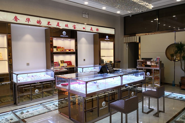 玻璃柜臺(tái)展示柜掌握技巧，選擇不一樣的廠家