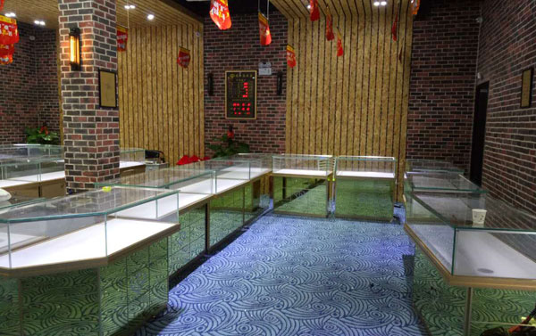 珠寶展示柜臺廠家怎樣選擇更加可靠？