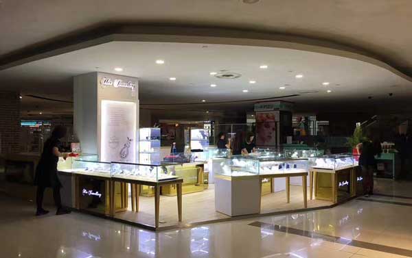 商用玻璃珠寶展示柜為何如此受歡迎？