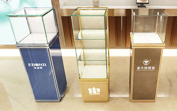 商場玻璃展示柜導(dǎo)軌是否容易損壞？配件更換成本高不高？